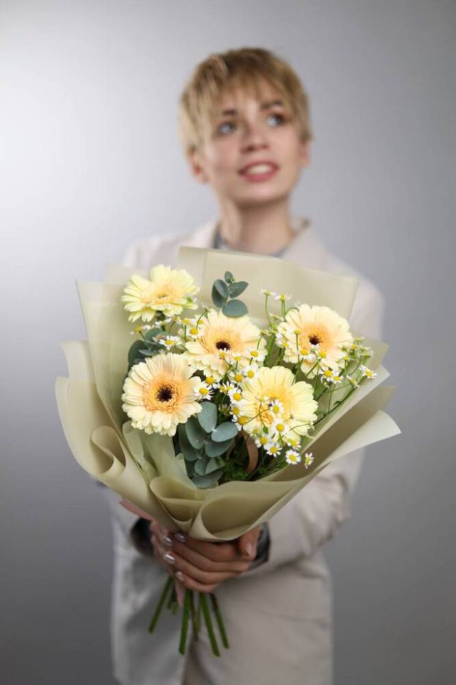 Букет с ромашками и герберами от festivalshop.ru