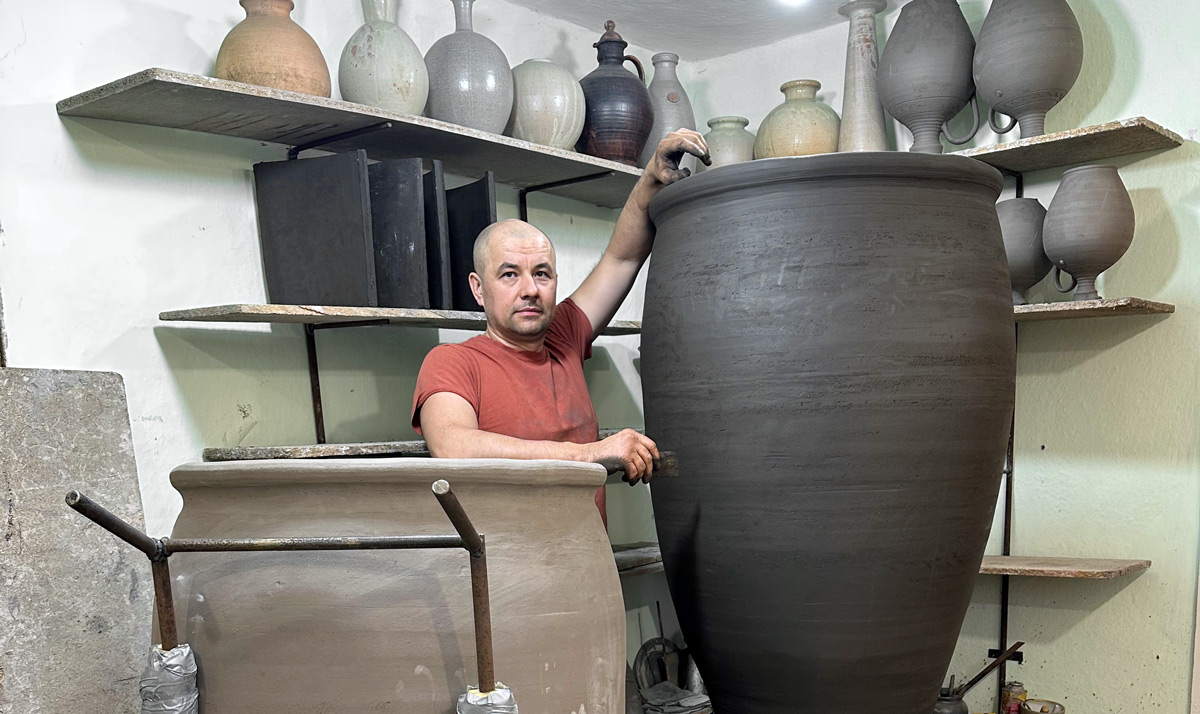 Александр Коваленко гончар большой керамики